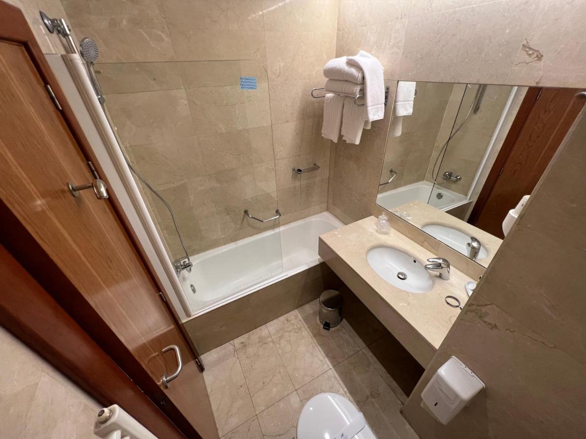 Duque De Wellington Hotell Vitoria-Gasteiz Exteriör bild