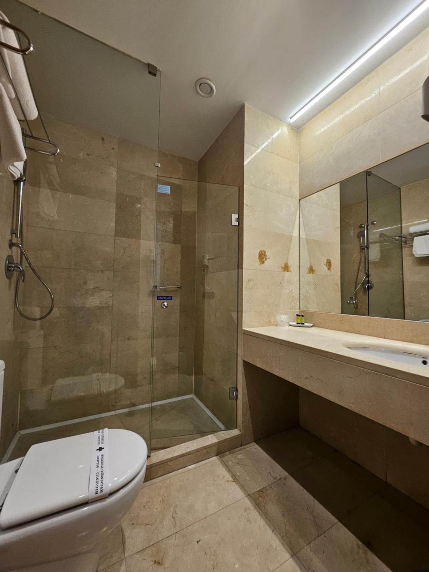 Duque De Wellington Hotell Vitoria-Gasteiz Exteriör bild